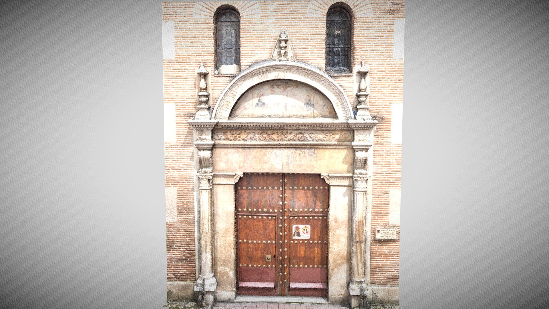De portada plateresca es la fachada del Convento de Dominicas de Santa Catalina de Siena. La misma pertenece a finales del siglo XVI cuando Roma anunció su fundación oficial, ya que el edificio había sido adquirido y fundado &ldquo;extraoficialmente
