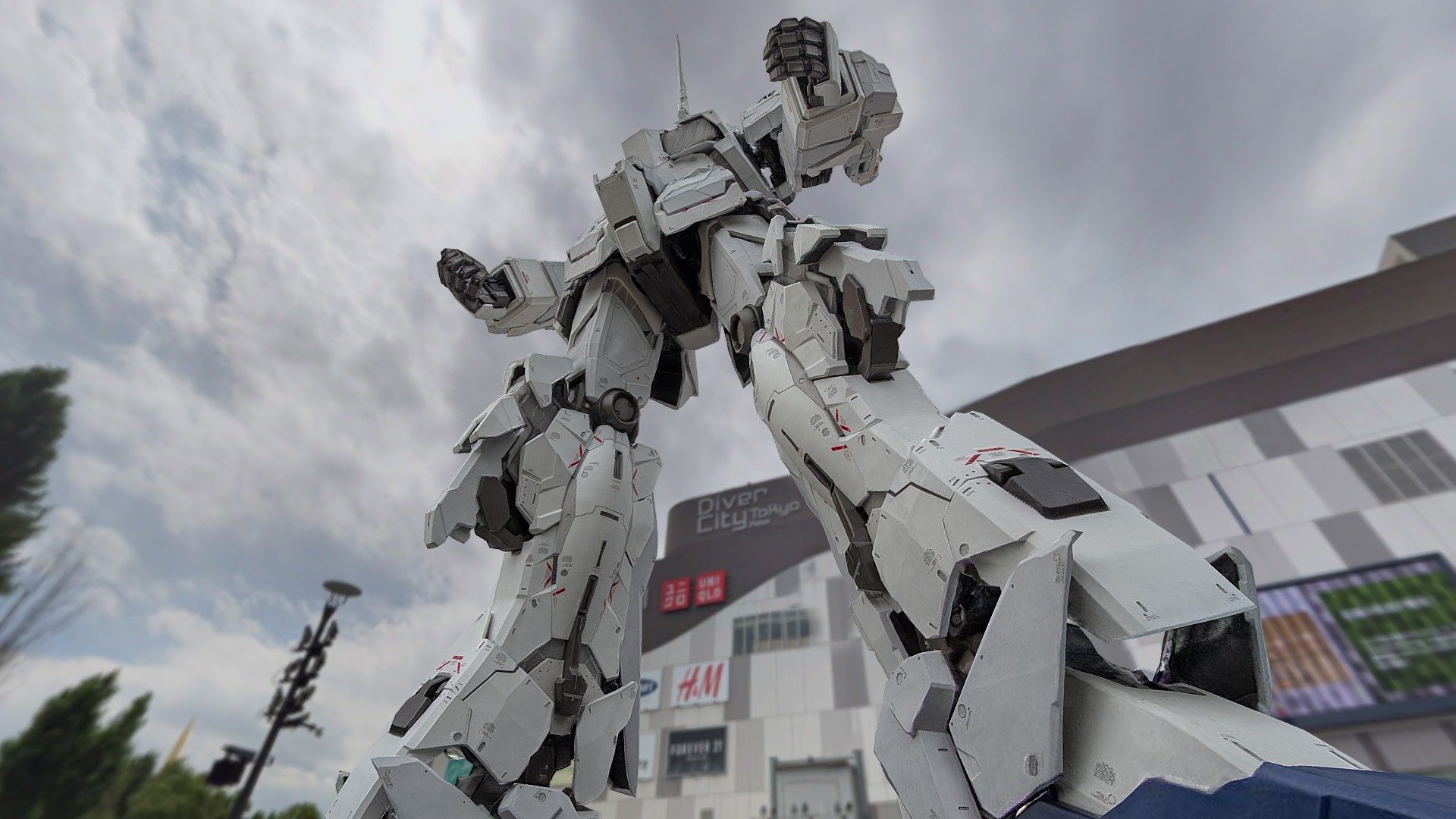 The model is a replication of the RX-0 Unicorn Gundam from the novel and OVA Mobile Suit Gundam Unicorn. This grand display stands at 19.7 meters tall. The Gundam is normally in Unicorn mode, marked by a white frame with a single antenna protruding from its head. At specified times, however, you can see the Gundam in Destroy mode, where its frame expands and emits a pink glow 3d model