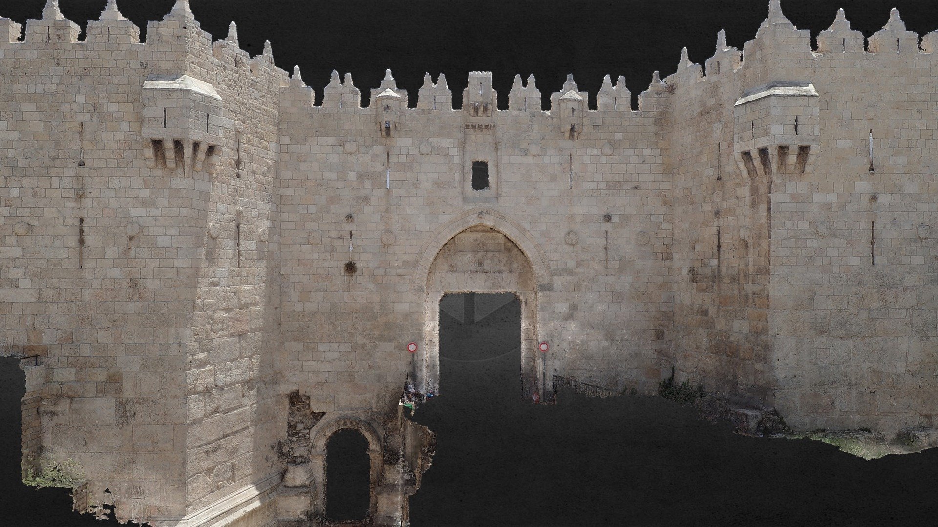 &ldquo;La porte de Damas (en hébreu : שער שכם, Sha'ar Shkhem ; en arabe : باب العامود, Bab al'Amoud) est un ancien passage dans les fortifications de la vieille ville de Jérusalem. Elle se situe entre les quartiers chrétien et musulman.

La porte de Damas porte en arabe le nom de « porte de la colonne » (Bab al'Amoud), car c'est là que se trouvait la colonne érigée par l'empereur romain Hadrien et qui figure sur la carte de Madaba. En hébreu, elle porte le nom de « porte de Shekhem », c'est-à-dire de « porte de Naplouse. » 